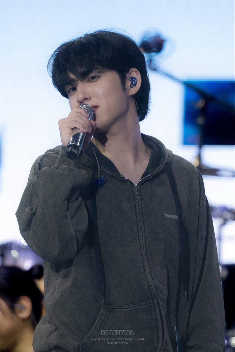 __ESSENTIAL's tweet photo. 251018 The DECADE 호치민 

#데이식스 #day6 #원필 #WONPIL https://t.co/AC6MbGVZ1k