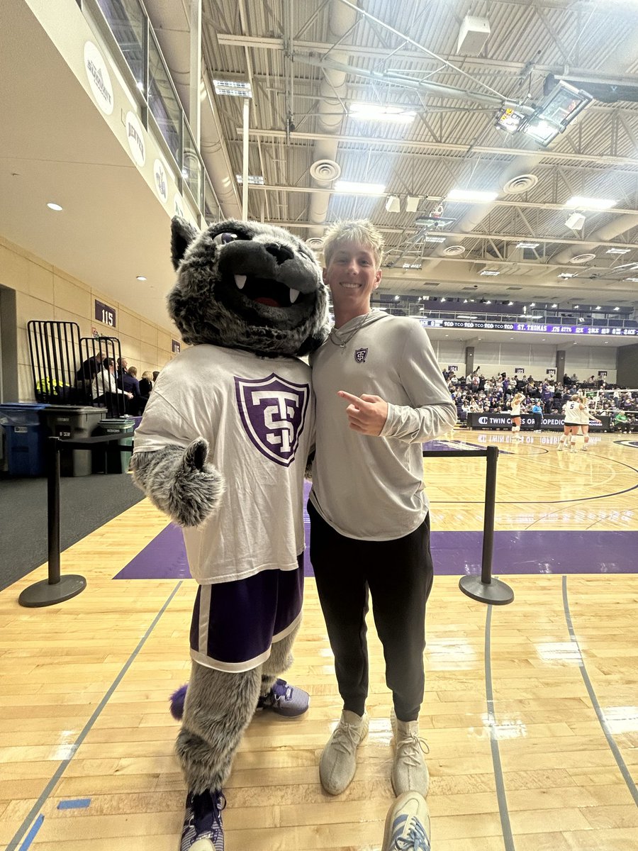 Had a great time in Minnesota this weekend. Thank you St. Thomas for having me out to tour the campus. Definitely gonna be a school to watch out for this year. 
#RollToms <a href="/TommieBase/">St. Thomas Baseball</a> <a href="/arprospectcoach/">Andy Menard</a> <a href="/ARPROSPECTS/">Arkansas Prospects</a>