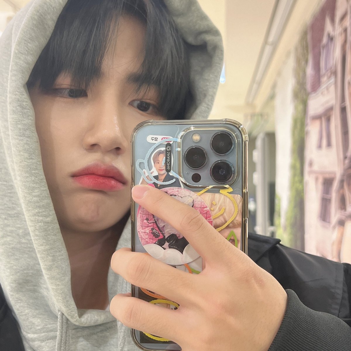 ham22ii's tweet photo. 지금 잠들어있던 회색후드콤발현함 너무햄들다 https://t.co/S1VC9b2k25