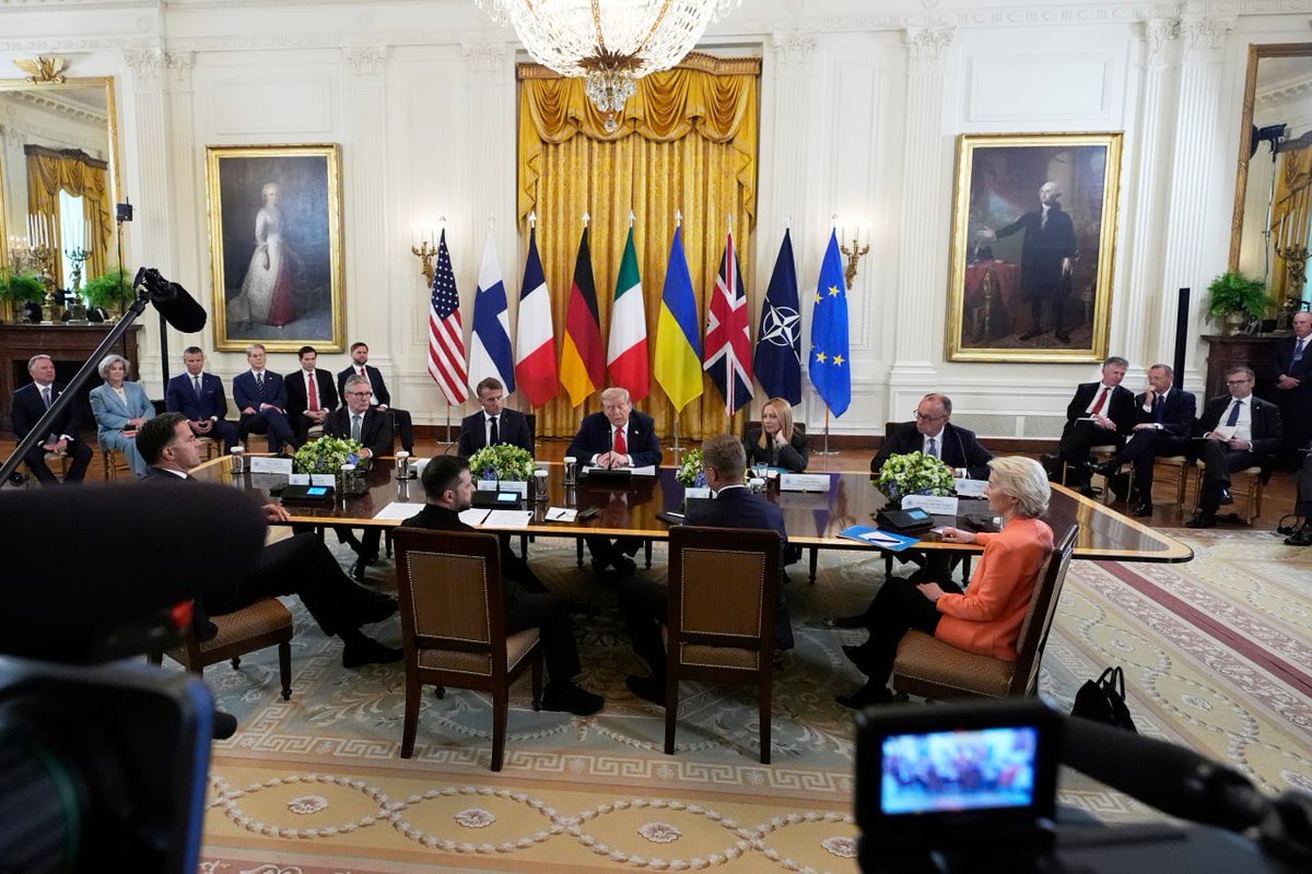 IslanderWORLD's tweet image. 🇪🇺 The EU Is Begging for a Seat at the Table

According to Bloomberg, Brussels is “scrambling for a seat” at the upcoming Putin–Trump summit in Budapest, desperate to counter what EU officials call “Putin’s influence over Trump.” One senior EU source even floated that Finnish…