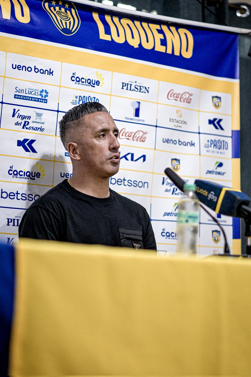 🗣️ “Muy contento con los muchachos, hicieron un esfuerzo enorme. Esto es un grupo y se merecen esta victoria.” — DT Lucas Barrios en conferencia de prensa.