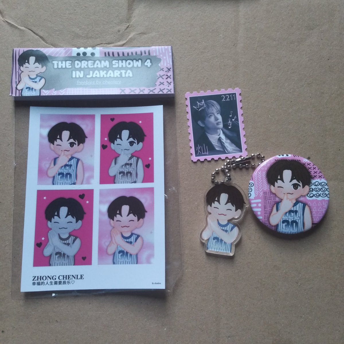 aml_chenle's tweet photo. Yeayyy freebies gemeshh dari kak @chenlere finally sampe, thankyouu so much kak 🫶🩵. Suka bgt plss pin sm keychain nya beneran lucuu sekalii 😍🥰 https://t.co/87dXGqs6cf