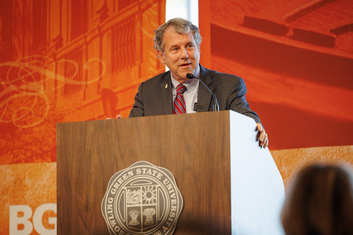 SherrodBrown's tweet image. Encouraged by the next generation of leaders I met today at the Propel Ohio Summit at @BGSU. The road ahead has its challenges, but these students are more than ready to lead the way.