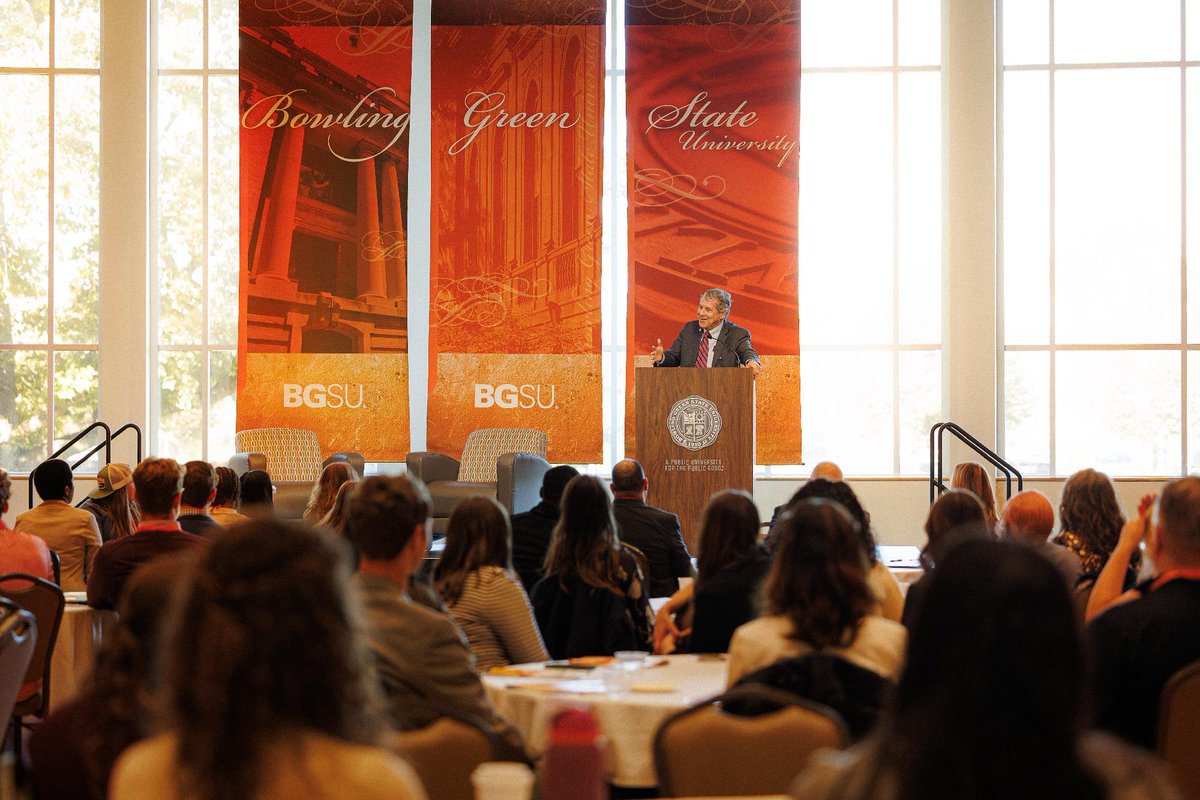 SherrodBrown's tweet image. Encouraged by the next generation of leaders I met today at the Propel Ohio Summit at @BGSU. The road ahead has its challenges, but these students are more than ready to lead the way.