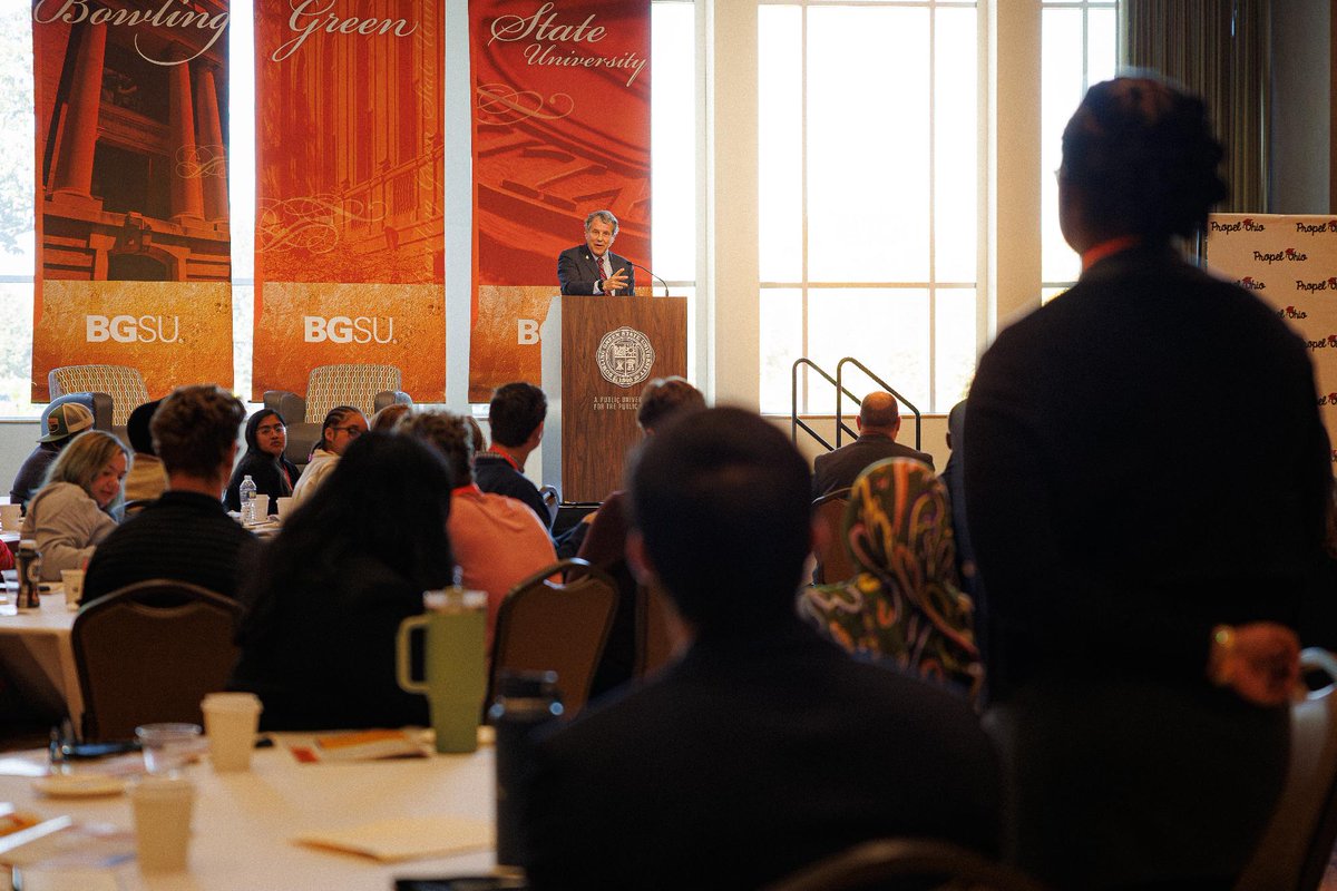 SherrodBrown's tweet image. Encouraged by the next generation of leaders I met today at the Propel Ohio Summit at @BGSU. The road ahead has its challenges, but these students are more than ready to lead the way.