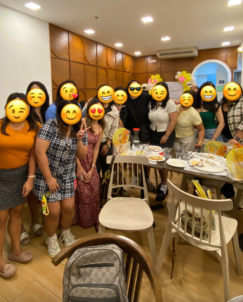 w/ the pretty ladies of DB verse :)

MASSKARA SMILES WITH DUSTIN
MASSKARA SMILES WITH DUSTIN