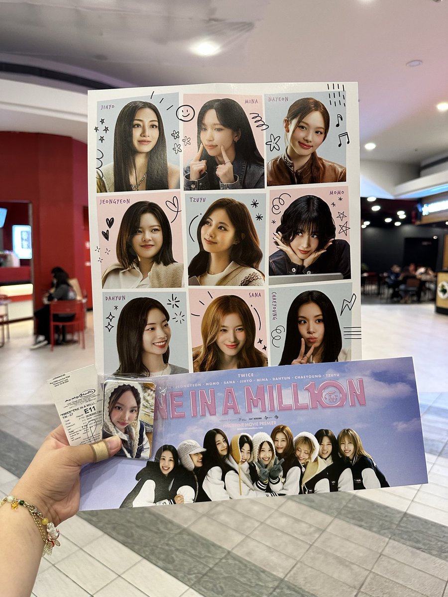 kkuracart's tweet image. feeling like such a lucky once to have been able to see one in a mill10n early! tysm for the early twice movie screening! always loving you forever my 9wice @JYPETWICE!! 🥹🍭

#TWICE_10th_Anniversary
#TWICEOneInAMillion
#TWICEOneInAMillionEarlyScreening