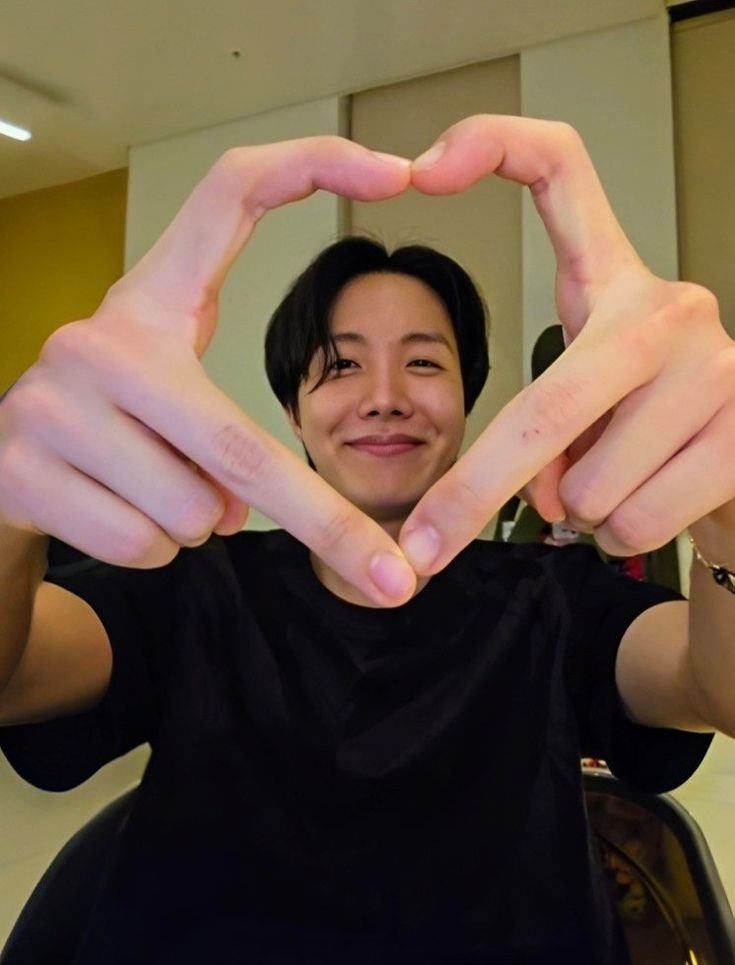 ๐ฅป afrinโท samieโs โก แดแดสแด (@skjnition) on Twitter photo 1 reply = 1 vote
1 retweet = 1 vote
I'm voting #jhope for the #2025MAMAVOTE 1 reply = 1 vote
1 retweet = 1 vote
I'm voting #jhope for the #2025MAMAVOTE