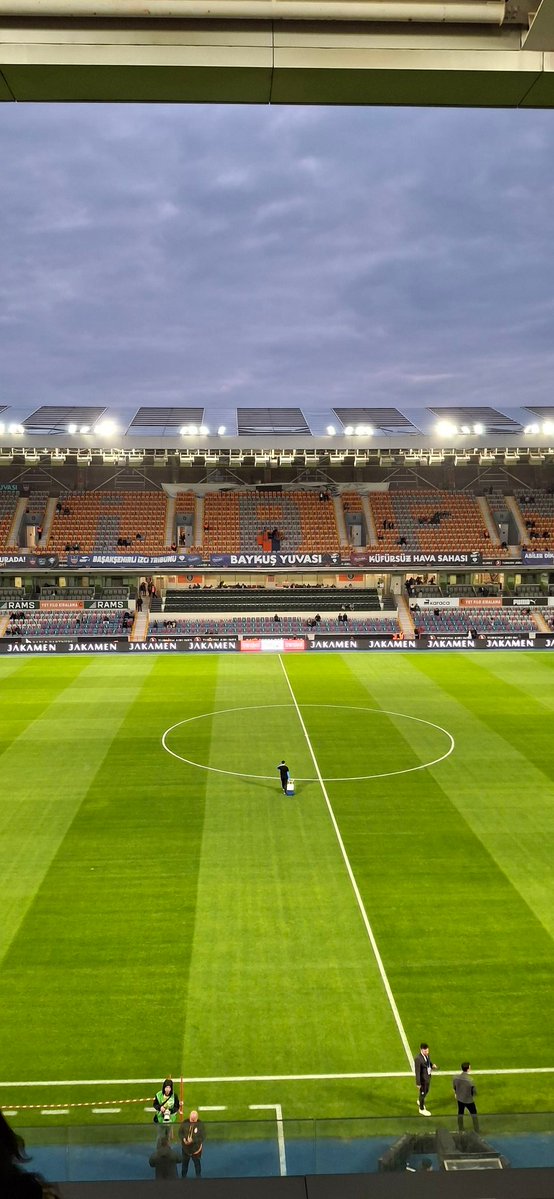 Fatih Terim Stadyumu, Başakşehir-Galatasaray maçını bekliyor. 🏟