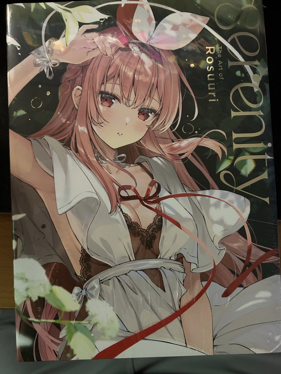 Had to go through the rain for this! Another item to add to the get signed by <a href="/rosuuri/">Rosuuri 🐰初画集「Serenity」発売中</a> pile. YAAAY!