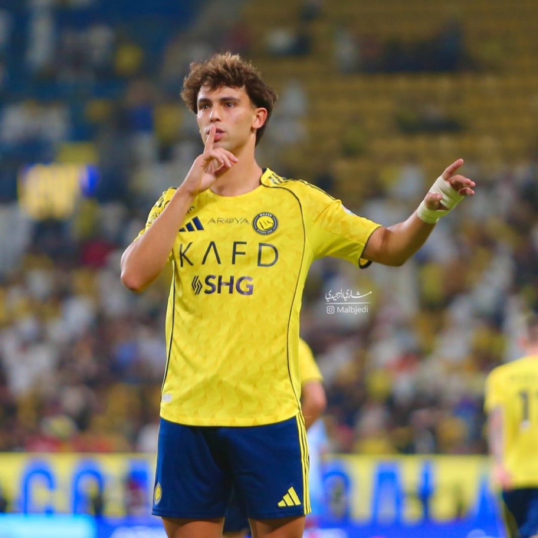 هل يوجد امتع من فيلكس؟ 
هل يوجد افضل من فيلكس بدورينا ؟ 

فيلكس تاريخي يا بشر والله تاريخخخي