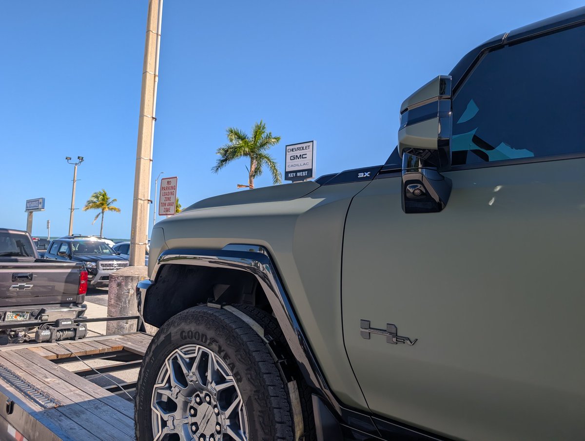 InNOutKeys's tweet image. Quick note, if you see one of these new Hummer EV'$ on the road, they are basically two vehicles over 9,000 lb of electric machinery built by GM. Pretty amazing truck.