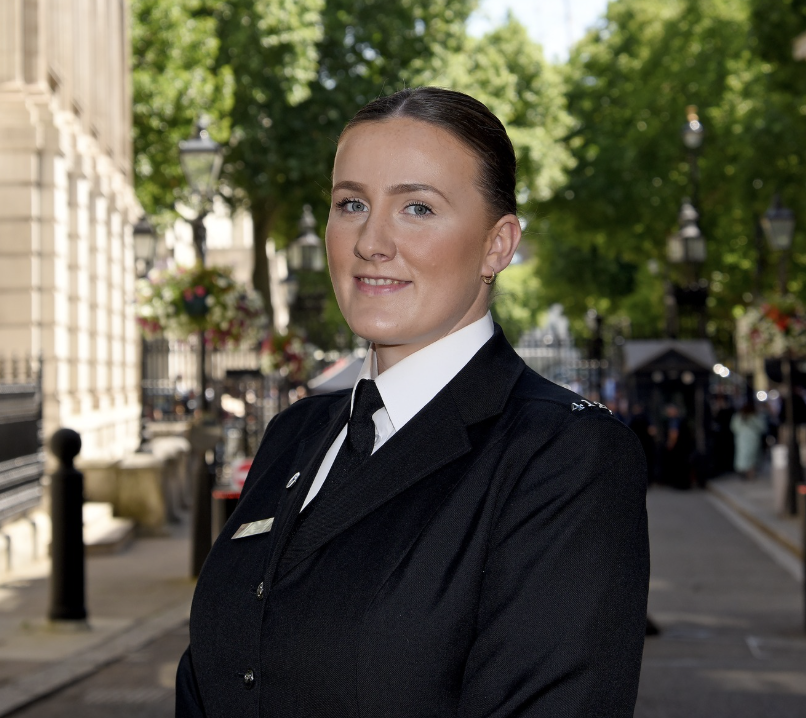 She was on her own. No backup. No time to think. 💙

When PC Rhona Adams arrived at a McDonald’s in Bradford last June, she was single-crewed and expecting to check on a vulnerable woman in distress. What she walked into was something else entirely.

The woman had locked herself