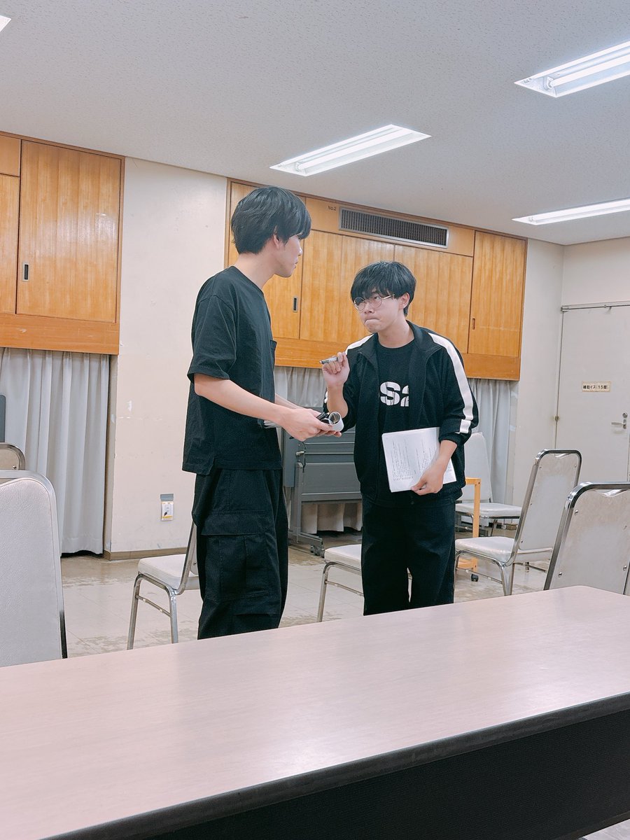 #虚空旅団　#氷河の果てに　稽古⭐️
若手の2人が頼もしい
楠木健吾くんと柿木蓮人くん
くっすんとは劇団patchで同じ舞台に
立ったけど大人数で絡みがなかったから
再びご一緒できて嬉しい☺️彼の繊細な演技が好きだ。
蓮人くんの人懐っこさたるや！
なんかワンコのよう🐕コロッケ美味しそうに食べてた！