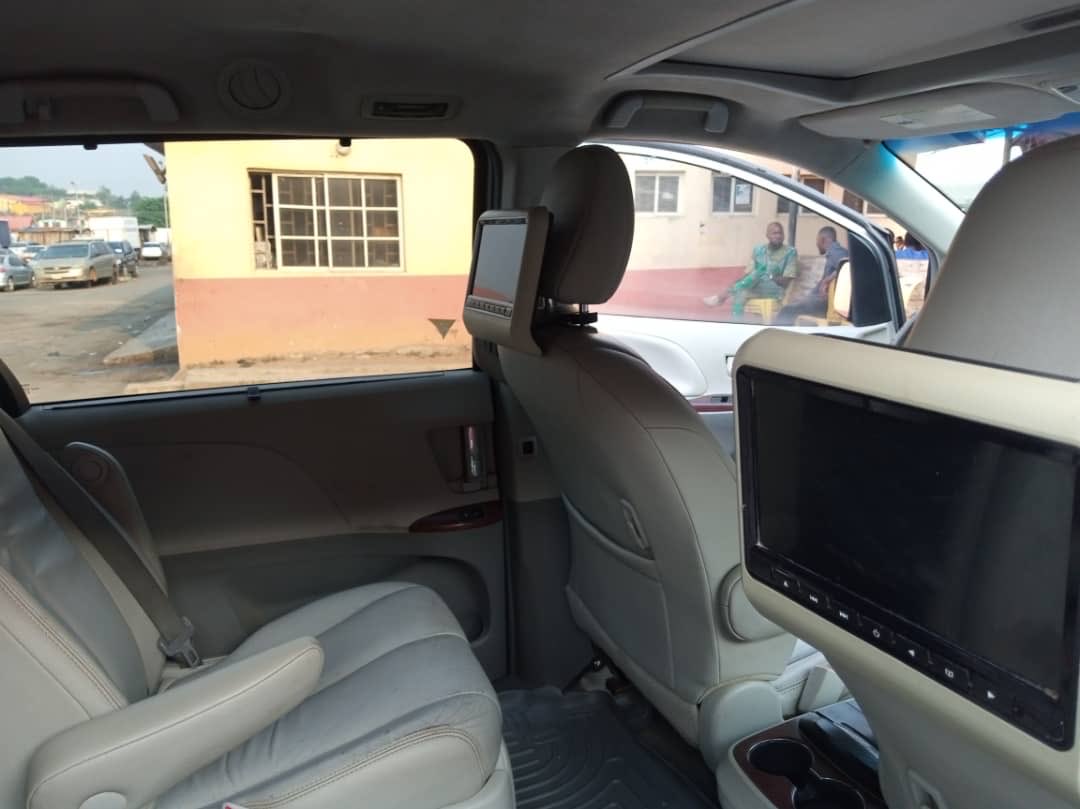 echidiimemotors's tweet image. 𝕏𝘛𝘩𝘦 Exquisite 2012 Toyota Sienna (Imported/ pre-owned)
Priceless Elegance Awaits: 🪺₦8,999,999.
Precisely: Eight million, nine hundred ninety-nine thousand, nine hundred ninety-nine naira only)
Versatile Payment Options:
•USDT (Tether) 🪙
•BTC (Bitcoin) 🪙
      •…