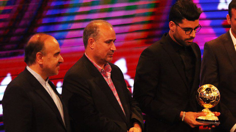 vandasport's tweet image. دو مهدی بازنده بزرگ جوایز خیالی AFC 2025

ناکامی دو چهره اصلی فوتبال مردان واقعیت فاصله کسب جوایز آسیایی به خلاف مهمانی های داخلی است.
این واقعیتی استکه فوتبال ایران در سطح آسیا، همچنان در سایه قدرت‌های مالی و توسعه‌یافته منطقه قرار دارد.
ادامه در...
vandasport.com/4258/