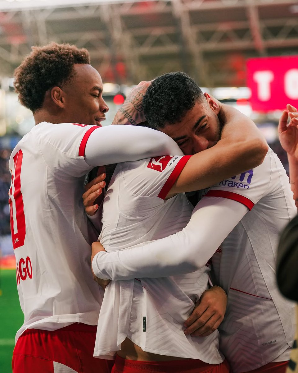 Scheiße Leistung, aber wir bekommen die 3+ Punkte ☝️😍🔴⚪

#RBLeipzig #RBLHSV