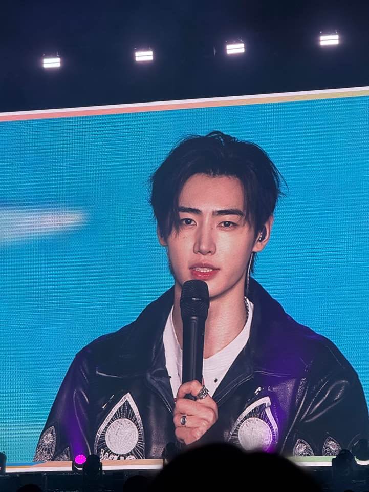 pretty boy tonight 🖤 #sunghoon