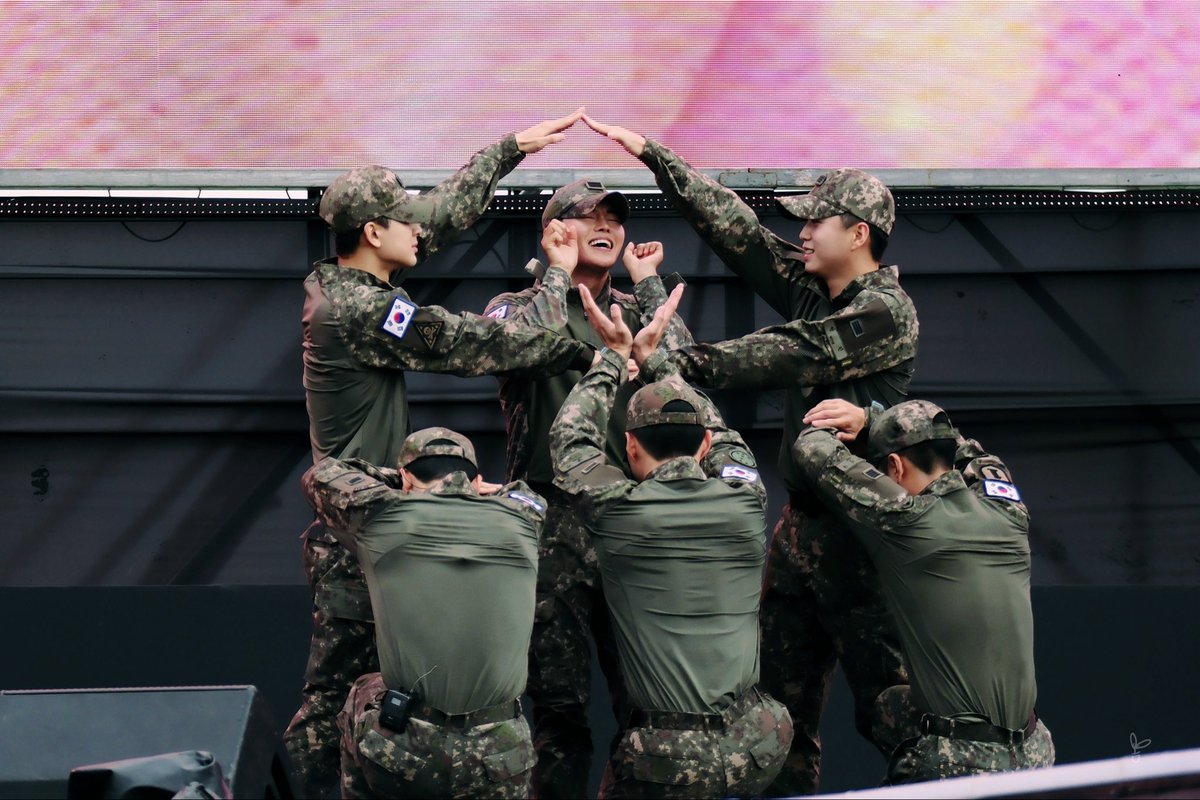 251018 낙동강 평화축제 

….. 주어 없음 

광배와 기립근😳