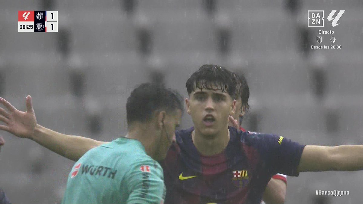 marca's tweet photo. ¡GOL ANULADO AL BARÇA!  

Se sube Eric encima del defensa para rematar 

#BarçaGirona https://t.co/gymXaPu32o