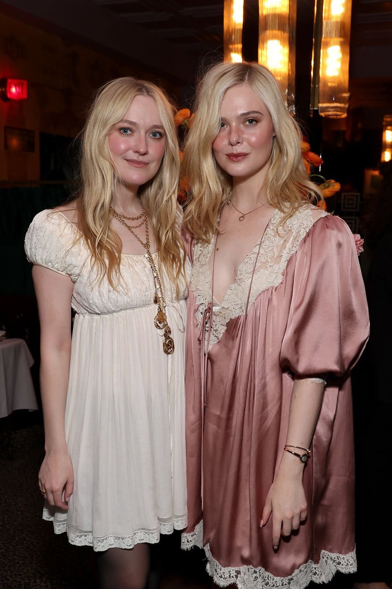bestofmaryelle's tweet photo. Elle Fanning and Dakota Fanning at the W Magazine and Chloé dinner yesterday. https://t.co/I52WDjuoJe