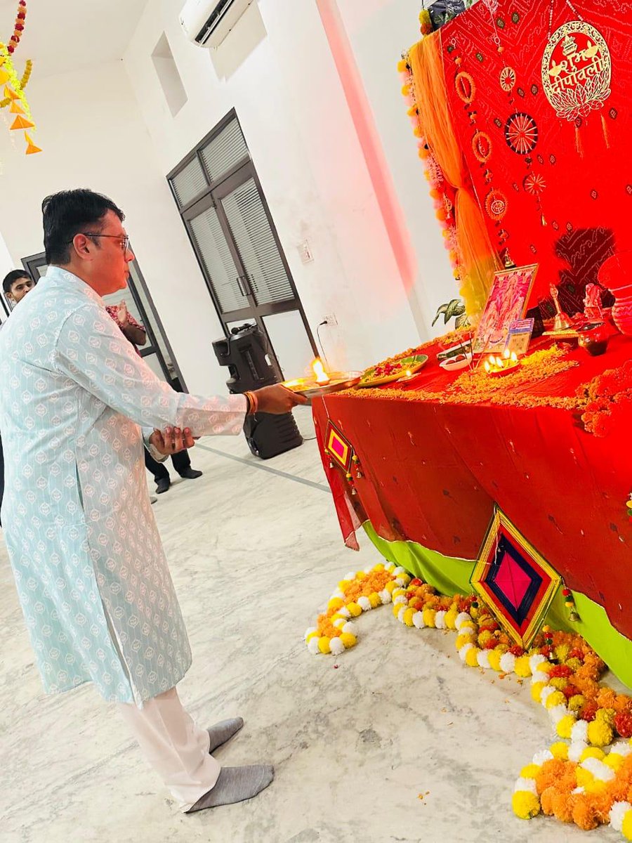 jploftsolutions's tweet image. ✨ 𝐂𝐞𝐥𝐞𝐛𝐫𝐚𝐭𝐢𝐧𝐠 𝐃𝐢𝐰𝐚𝐥𝐢, 𝐂𝐫𝐞𝐚𝐭𝐢𝐧𝐠 𝐌𝐞𝐦𝐨𝐫𝐢𝐞𝐬! ✨

Our JPLoft India office came together to celebrate Diwali with joy and festive vibes.

Wishing everyone a Happy Diwali filled with light, love, and prosperity! 🪔

#JPLoftIndia #DiwaliCelebration