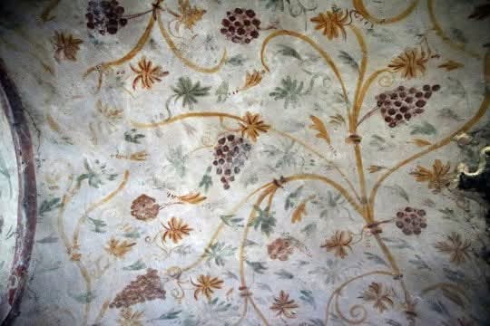 Hace unos 1.800 años, los habitantes de Blaundos enterraban a sus muertos en tumbas profusamente decoradas excavadas en las laderas de un cañón circundante.

Las excavaciones en Blaundos, en Uşak, Turquía, han revelado 400 tumbas excavadas en la roca que datan de hace 1.800 años,