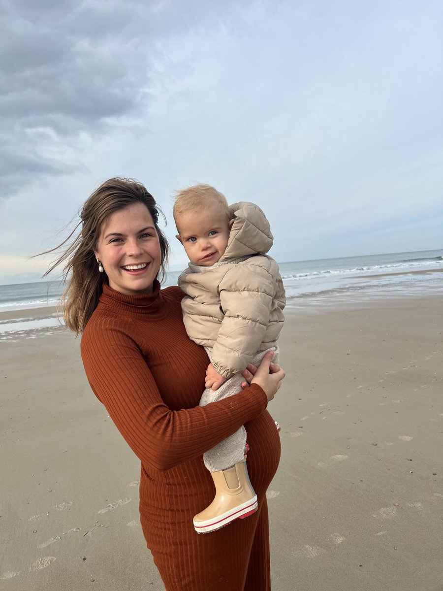 In het altijd mooie Zeeland. En een nieuwtje: in januari hopen wij ons tweede kindje te ontvangen❤️

Ik loof U omdat ik ontzagwekkend wonderlijk gemaakt ben;
wonderlijk zijn Uw werken,
mijn ziel weet dat zeer goed.