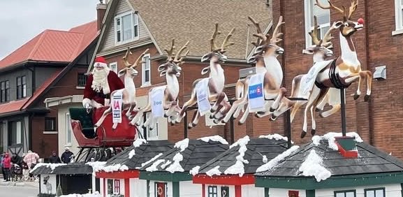 SantaJasonW's tweet image. This is the BIGGEST event of my Santa career.

I’ve been volunteering my Santa services for this parade since the drive thru parades. 

Santa needs your help.We need volunteers. Allll the info you need to volunteer,sponsor,enter a float etc is below.
kitchenerlionsclub.ca