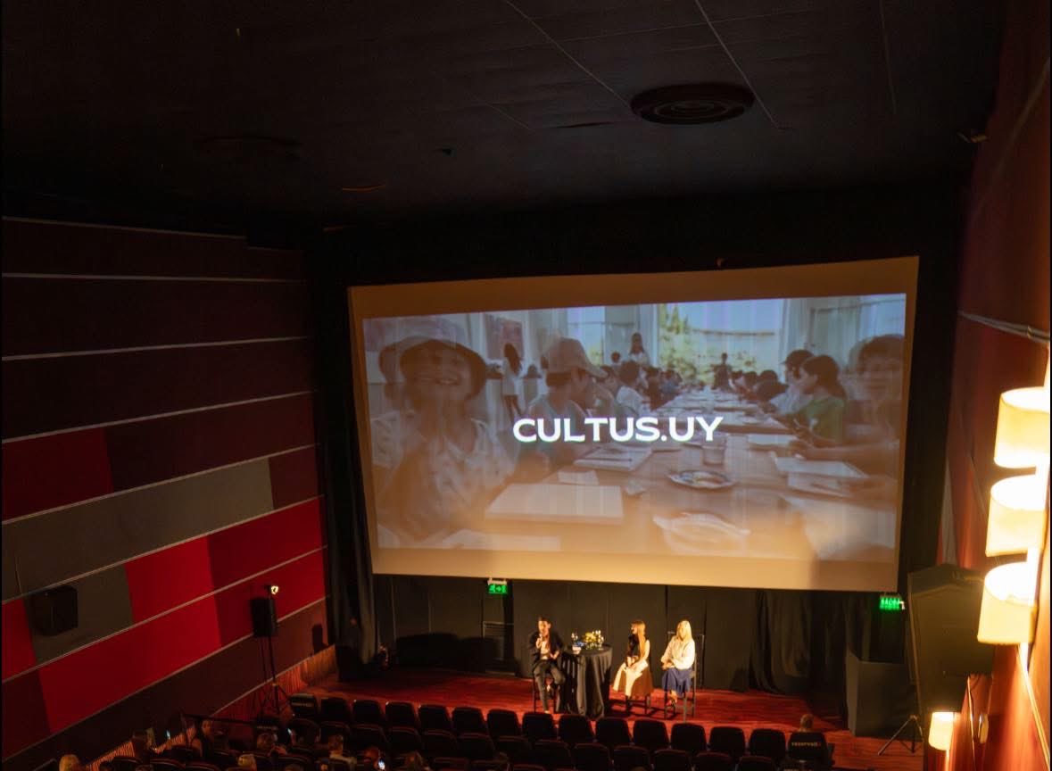 CultusUy's tweet photo. El jueves pasado se estrenó en Montevideo “Un día para soñar”, mediometraje dirigido por Eliana Recchia y presentado por el Museo MACA y Cultus Uy. Una historia que celebra el arte, la imaginación y el descubrimiento a través de los ojos de la infancia. 🎬✨ https://t.co/rAKOLNqs8L