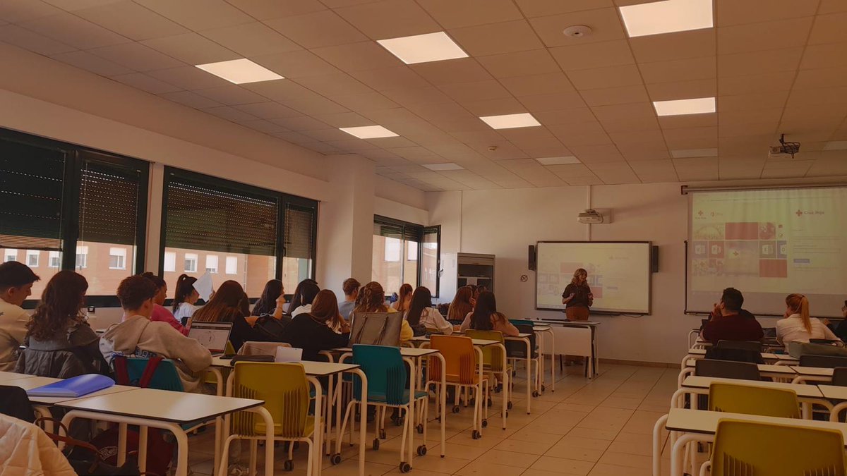 Cruz Roja en Valladolid (@cruzrojava) on Twitter photo Ayer estuvimos en la @feyts_uval con una treintena de alumnas y alumnos del 1º curso para dar a conocer el servicio de #AcogimientoFamiliar y contamos, además, con la experiencia de una madre acogedora ¡Gracias! 👏
Servicio desarrollado por la <a href="/jcyl/">Junta de Castilla y León</a> <a href="/familiajcyl/">Familia Castilla y León</a>. Colabora <a href="/crecyl/">Cruz Roja en Castilla y León</a> Ayer estuvimos en la @feyts_uval con una treintena de alumnas y alumnos del 1º curso para dar a conocer el servicio de #AcogimientoFamiliar y contamos, además, con la experiencia de una madre acogedora ¡Gracias! 👏
Servicio desarrollado por la <a href="/jcyl/">Junta de Castilla y León</a> <a href="/familiajcyl/">Familia Castilla y León</a>. Colabora <a href="/crecyl/">Cruz Roja en Castilla y León</a>