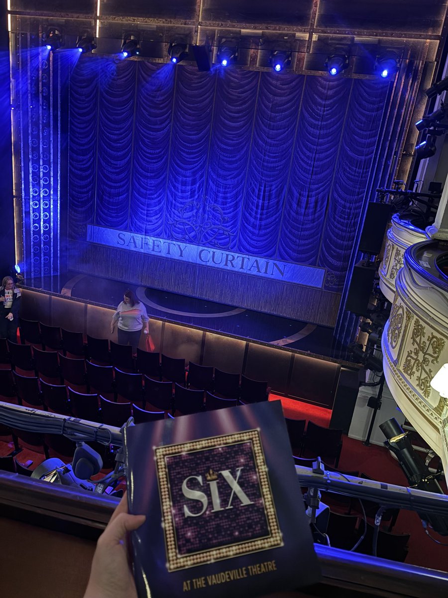 Another two London musicals off the list! 😍