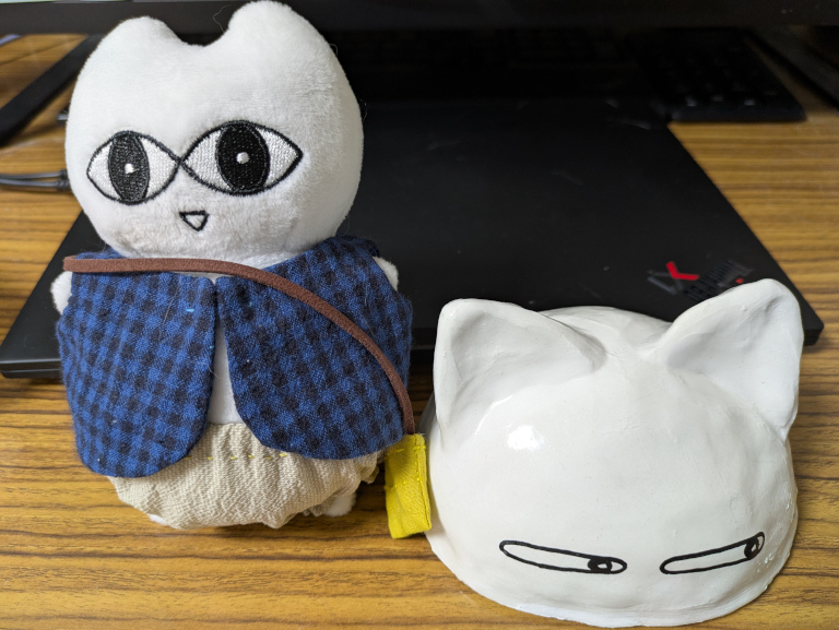 tsubasa_YRM's tweet image. #のねりここ展 で「陶器風」#のねりここ をいただいて、家ののねりここ定位置に仲間入り。

PCの前で並べてみたら、みいさんがちょっと警戒していたのが可愛い。