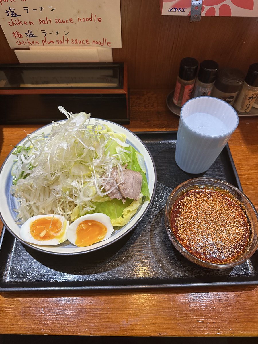 うめきん tweet media