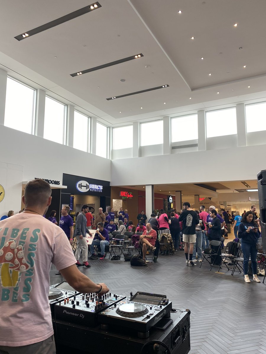 610CKTB's tweet photo. ON LOCATION | Our very own Walter Sendzik emceed #WalkAMileInHerShoes at the Pen Centre in St. Catharines. This event is a call for men to walk in HER shoes to help end sexual assault and gender violence. #BraveEnough #WAMNiagara https://t.co/Io7f04NEOb