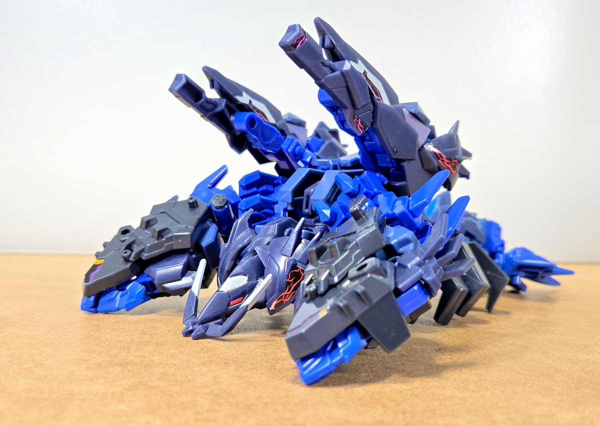 tunousa's tweet photo. 「アームズギロテッカーアビスフィート」
全身の甲殻と武装が強化されたアームズギロテッカー。
鉄壁の防御力で悠々と近づき、あらゆる凶器を駆使し標的を死の深淵へと引きずり込む。
 #アニマギア 
 #テクニクスアーカイブ https://t.co/umzTIolECn