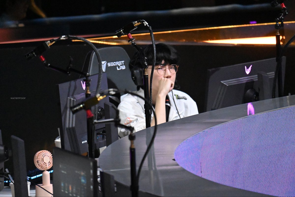 WaterProof tweet media