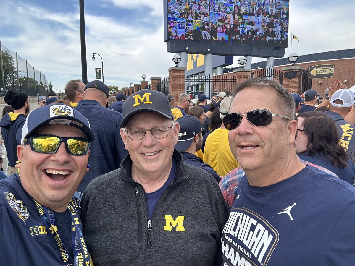AlwaysKerato's tweet photo. #BigHouseLive https://t.co/SgQbMafhbp
