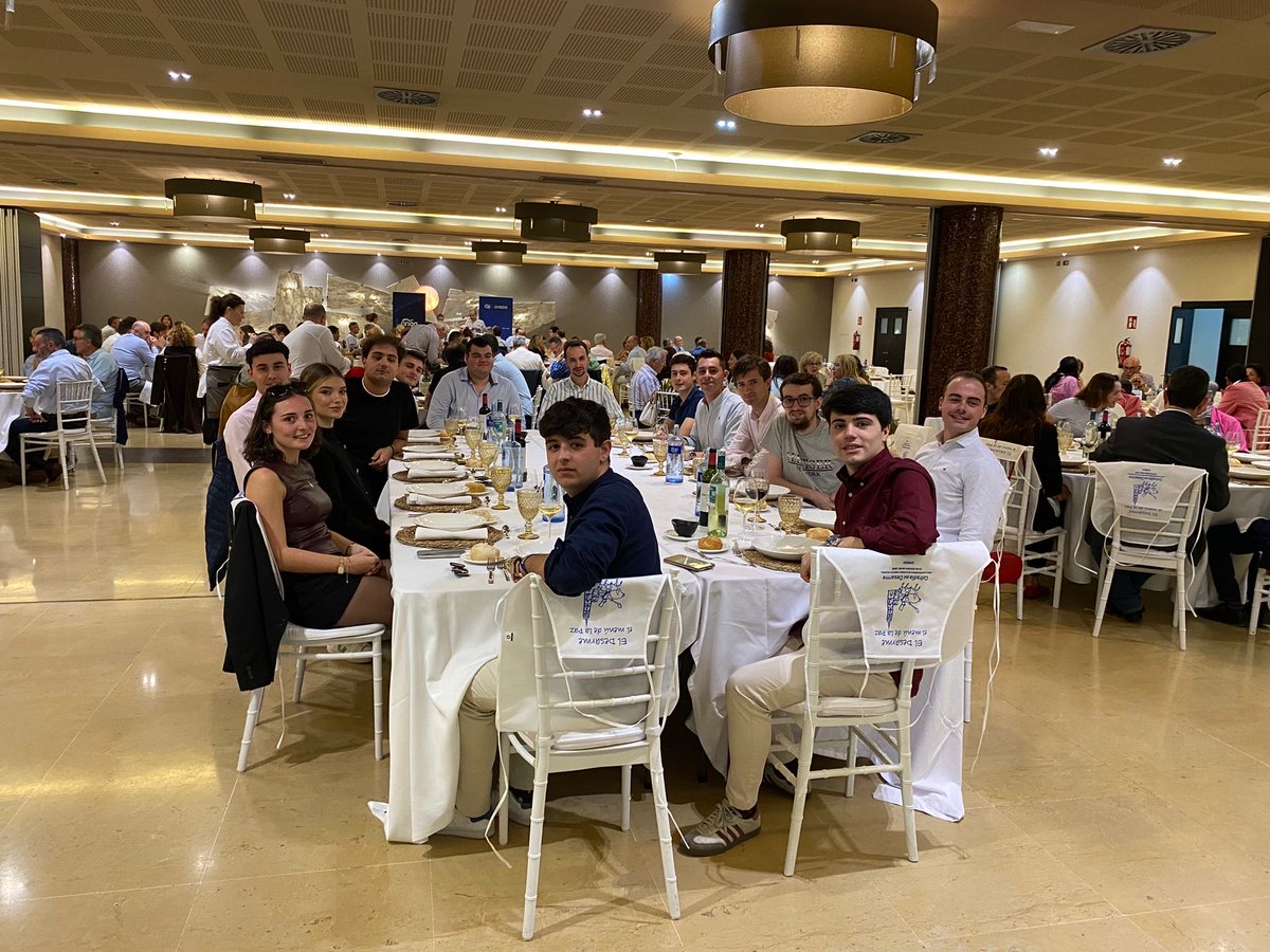 🍴 Acompañamos al <a href="/PP_ovd/">PP Oviedo</a> en la tradicional comida del Desarme organizada todos los años por el partido.

😋 Un día perfecto para reencontrarnos con amigos y compañeros en una de las fiestas gastronómicas más importantes del país.