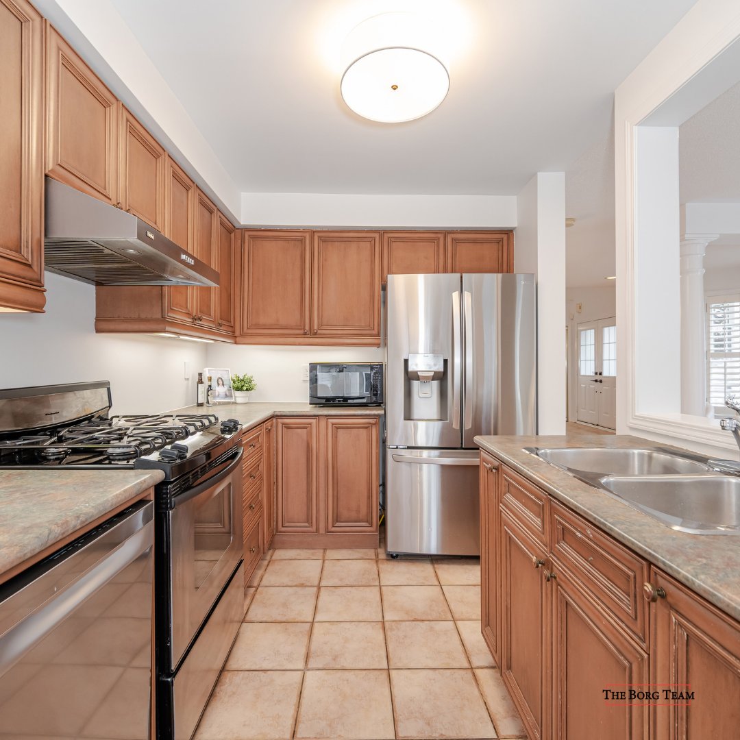 JeffBorgRealtor's tweet photo. Welcome to 1137 Meadowgrove Court in beautiful Old Meadowvale Village, one of Mississauga’s most desirable locations 
This spacious three bedroom home sits on a professionally landscaped inside-corner lot on a quiet, child-safe court. #theborgteam #meadowvalevillage #mississauga https://t.co/MR2GoQ7gwF
