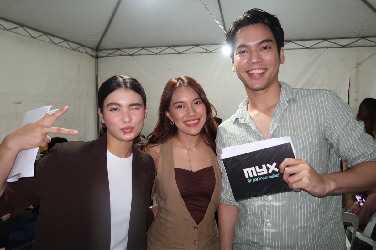 myxglobal's tweet photo. MYX PRESENTS ANJI!
 Moments before the show started, Anji posed for some photos with VJs Ella and Ozzie backstage!

#GenMYXsaBacolod #MYX https://t.co/kfTGEx84ae
