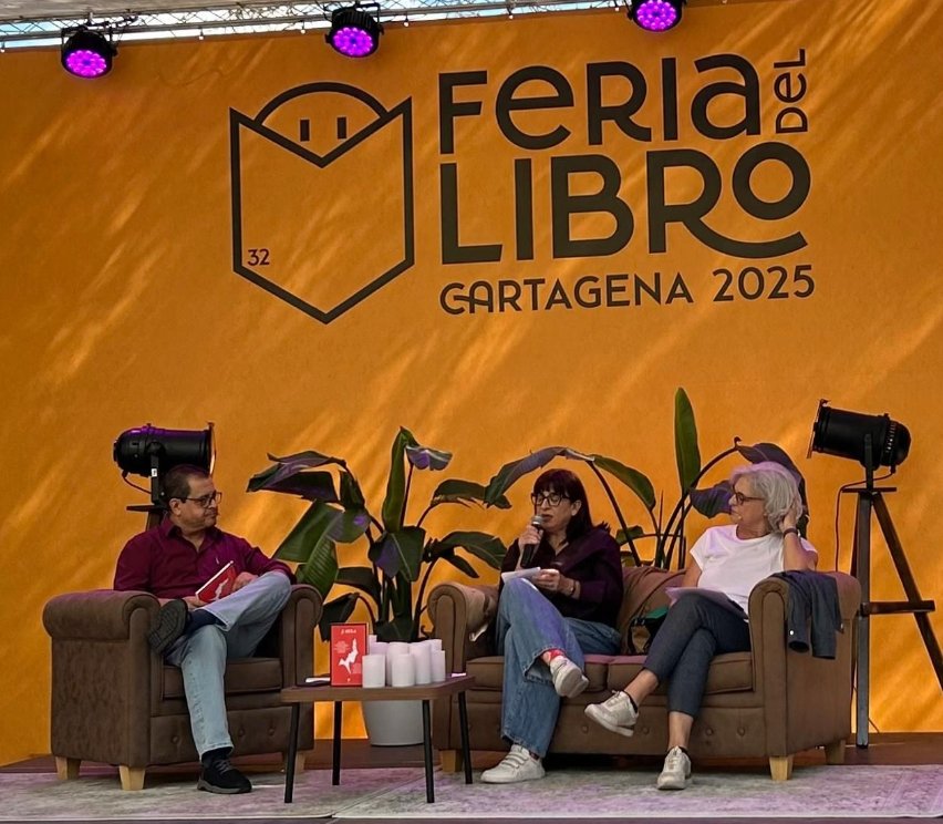 Giulia_Conte_'s tweet photo. El libro #Jaula se presenta en la Feria del libro de Cartagena, de la mano de tres de sus autores: Antonio Parra, MªEncarnación Carrillo y Ana Fructuoso.
Un recuerdo para la adolescente de Sevilla, quien, por desgracia, podía aparecer en cualquiera de nuestros relatos. https://t.co/MbgWYTEGCT