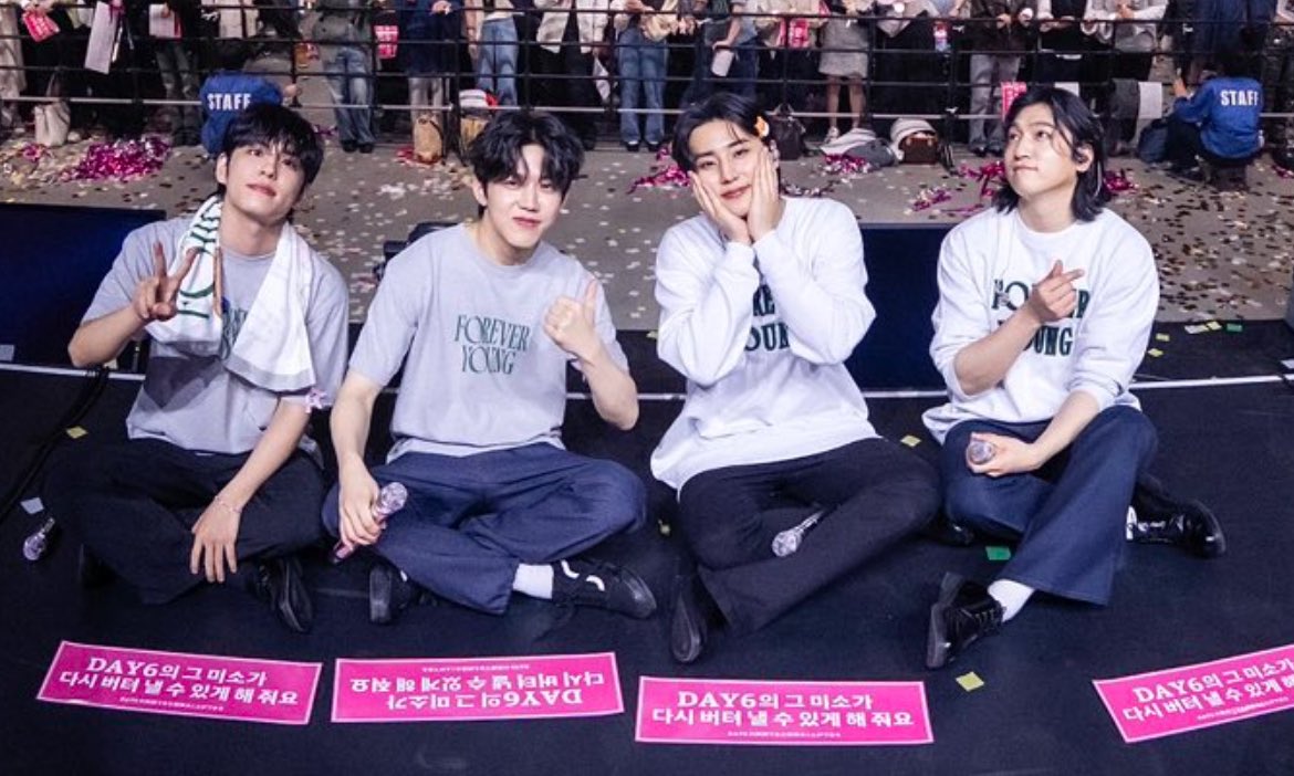 여러분 그거 아시나요
#2025MAMAVOTE #DAY6
해당 해시태그를 하루에 한번 쓰기만해도 데이식스 투표가 된답니다...?
귀찮다? 그럼 안써도 되고 해당 해시태그가 있는 글을 알티하기만 해도 된답니다
진짜 몰랐죠.... 이제 알았으니까 당장 시작합시다....
10주년인데 투표 한번씩만 해줍시다!!!!!!!!!