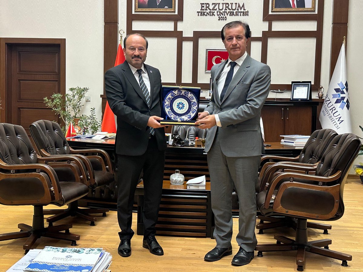 Ardahan Üniversitesi (@ardahanuniresmi) on Twitter photo Rektörümüz Prof. Dr. Öztürk Emiroğlu, Munzur Üniversitesi Rektörü Prof. Dr. Kenan Peker ile birlikte Erzurum Teknik Üniversitesi Rektörü Prof. Dr. Bülent Çakmak’ı ziyaret etti.
Görüşmede akademik iş birliği ve ortak projeler değerlendirildi.
<a href="/EmirogluOzturk/">Prof. Dr. Öztürk Emiroğlu</a> Rektörümüz Prof. Dr. Öztürk Emiroğlu, Munzur Üniversitesi Rektörü Prof. Dr. Kenan Peker ile birlikte Erzurum Teknik Üniversitesi Rektörü Prof. Dr. Bülent Çakmak’ı ziyaret etti.
Görüşmede akademik iş birliği ve ortak projeler değerlendirildi.
<a href="/EmirogluOzturk/">Prof. Dr. Öztürk Emiroğlu</a>