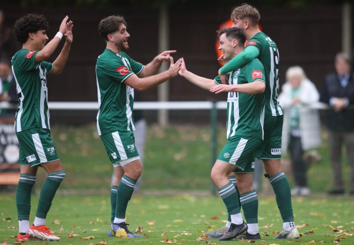 FULL TIME ⚽️ 

Tanners 2 - 1 Hanworth

GET IN THERE!! After a strong second half defensive performance, the Tanners take all three points and maintain our place at the top of the pile.

#IsthmianLeague