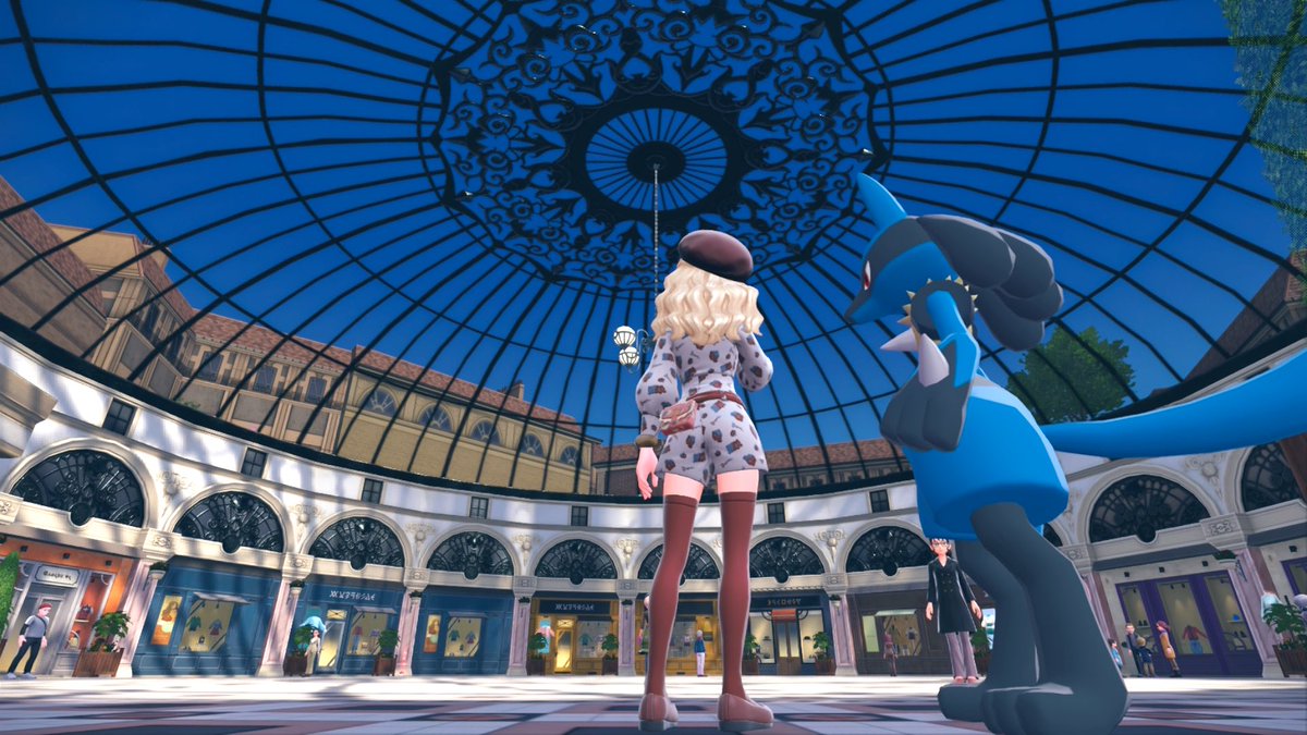 milkchoco_isl's tweet photo. Galerie Clair de Lune(ギャルリークレードリュヌ)は、Galeries Lafayette Paris Haussmann(ギャルリーラファイエットのパリオスマン店)がモデルなのかな？🤔
(→は去年撮った写真)
#PokemonLegendsZA https://t.co/J3jnSEa1m2