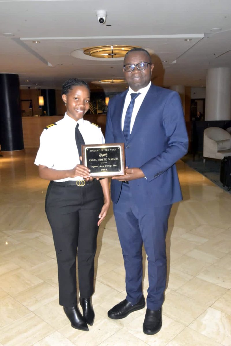 #USA:La fierté congolaise et la Bourse de la Fondation JPK qui rayonne aux USA. De FLORIDE à MINNEAPOLIS. Elle est de l'école du 50naire de #Goma, elle vient d'obtenir 5 licences de Pilote Privé(PPL), de vol aux instruments( IR), de pilote commercial monomoteur et multimoteur(