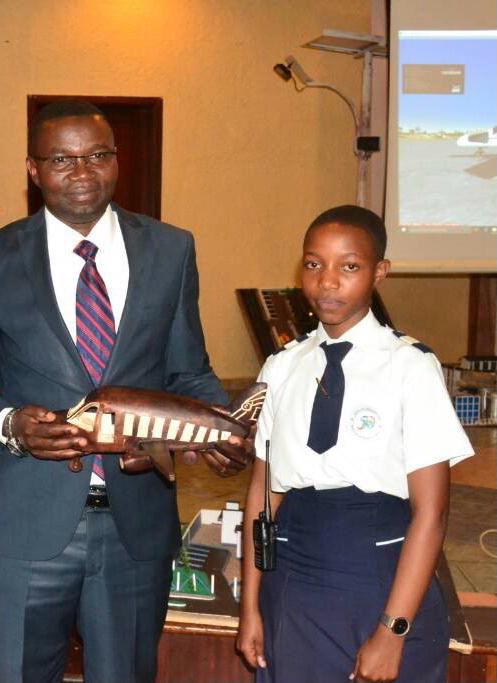 julienpalukucom's tweet image. #USA:La fierté congolaise et la Bourse de la Fondation JPK qui rayonne aux USA. De FLORIDE à MINNEAPOLIS. Elle est de l&apos;école du 50naire de #Goma, elle vient d&apos;obtenir 5 licences de Pilote Privé(PPL), de vol aux instruments( IR), de pilote commercial monomoteur et multimoteur(…