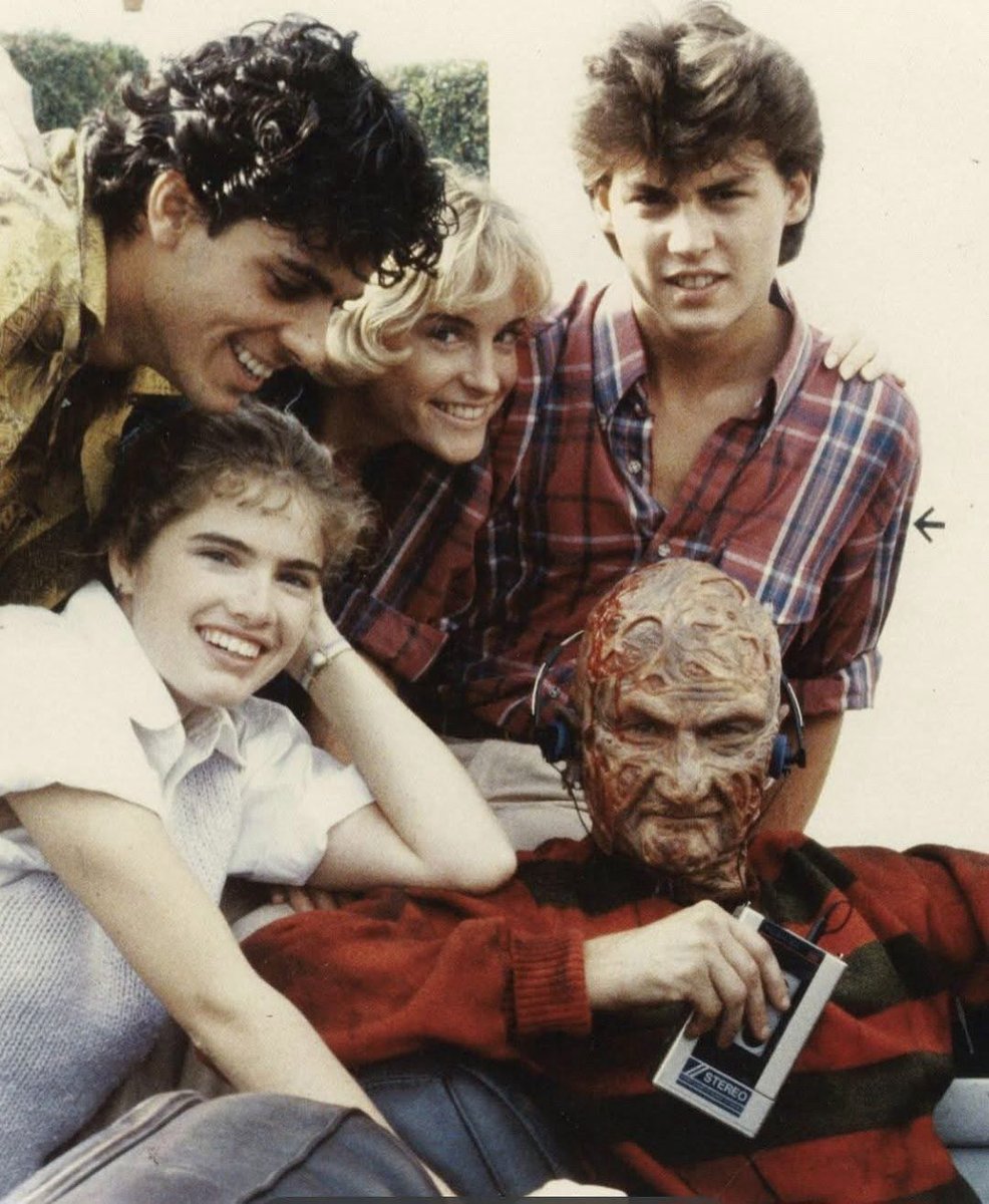 BobaFettANHSE's tweet image. #nightmareonelmstreet cast group photo #behindthescenes🎬 1984 🎥