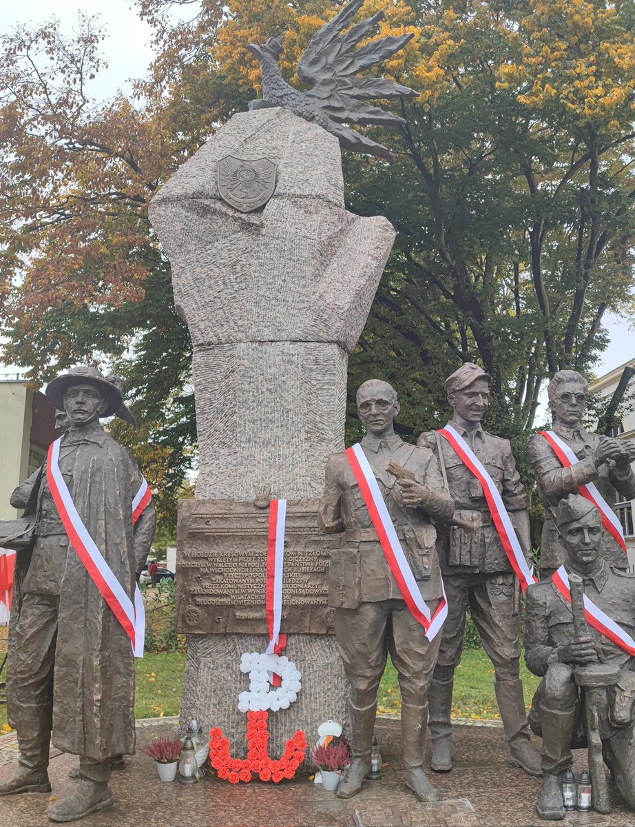 FederacjaP's tweet photo. Delegacja Federacji Patriotycznej @OdraNiemen #SRHGryf #SONPodlasie brała udział w wyjątkowym wydarzeniu 🇵🇱 W Braniewie odsłonięto dzisiaj Pomnik Kresów Bohaterów. Gratulujemy organizatorom tej pięknej inicjatywy. https://t.co/kWPAFOhyBH